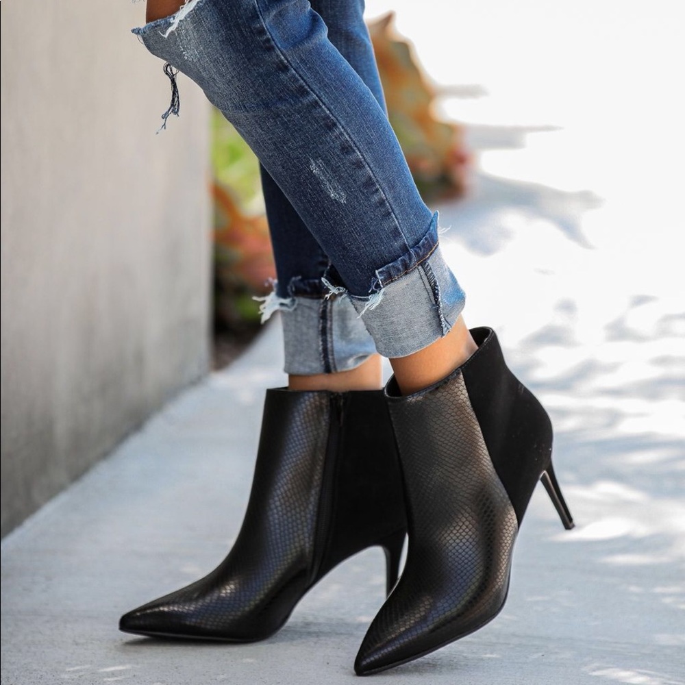 Two-tone snake texture ankle bootie - Picture 4 of 9